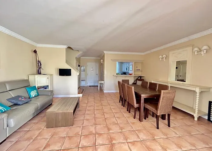 Les Restanques 21 Pins 7pers Grimaud